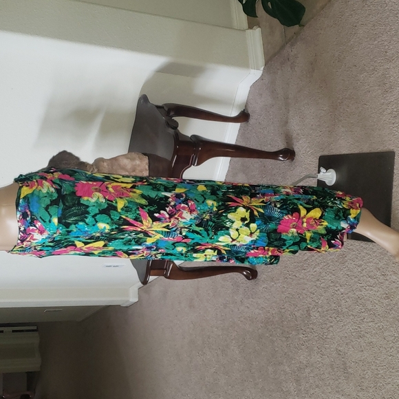 Cable & Gauge m vibrant colored tropical flowers assymetrical hem burnout - Picture 3 of 8